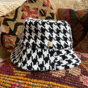 Anne Klein Houndstooth Bucket Hat